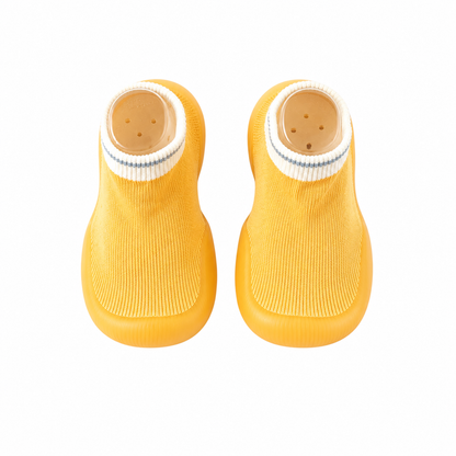 Comodidad, seguridad y estilo en un solo producto. Estas medias con suela antideslizante son perfectas para acompañar los primeros pasos de tu bebé, brindándole mayor estabilidad y protección al caminar dentro de casa.

✨ Material suave y cómodo
✨ Suela flexible y antideslizante
✨ Diseño moderno y liviano
✨ Ideales para bebés y niños pequeños
✨ Fáciles de poner y quitar

Disponibles en varios colores hermosos para combinar con cualquier outfit. 💕