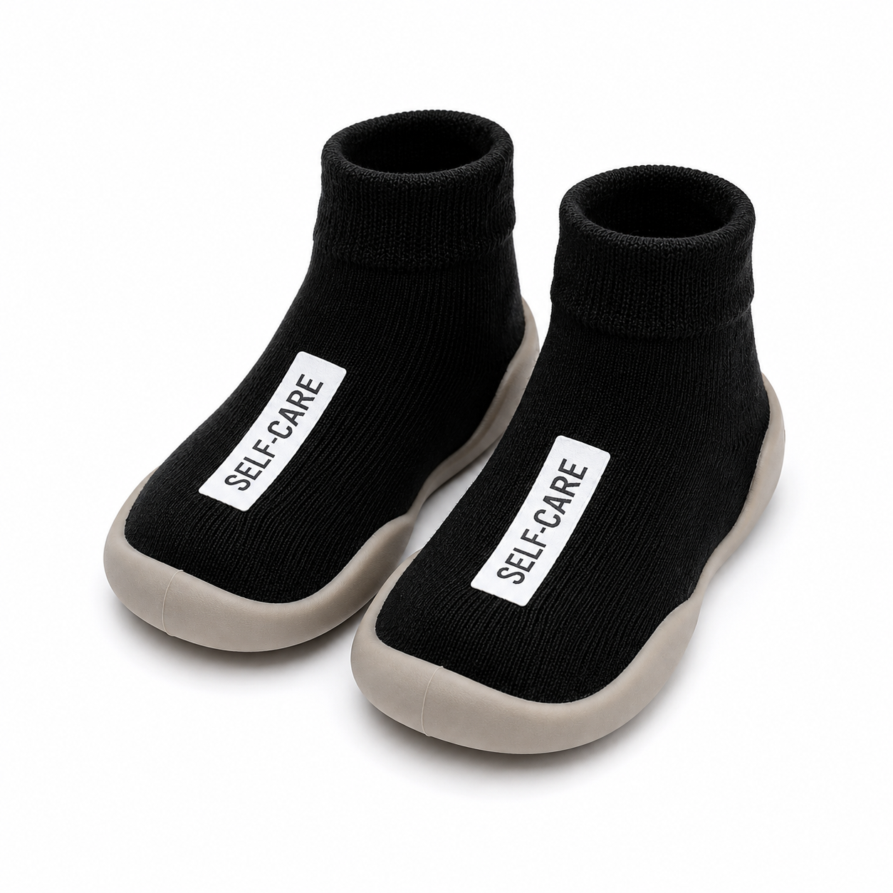 Comodidad, seguridad y estilo en un solo producto. Estas medias con suela antideslizante son perfectas para acompañar los primeros pasos de tu bebé, brindándole mayor estabilidad y protección al caminar dentro de casa.

✨ Material suave y cómodo
✨ Suela flexible y antideslizante
✨ Diseño moderno y liviano
✨ Ideales para bebés y niños pequeños
✨ Fáciles de poner y quitar

Disponibles en varios colores hermosos para combinar con cualquier outfit. 💕
