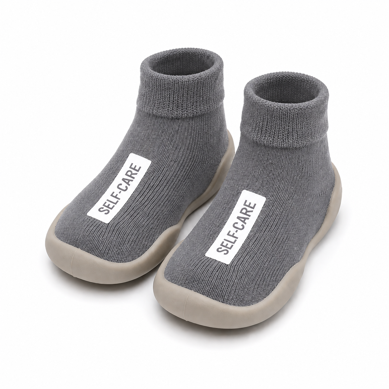 Comodidad, seguridad y estilo en un solo producto. Estas medias con suela antideslizante son perfectas para acompañar los primeros pasos de tu bebé, brindándole mayor estabilidad y protección al caminar dentro de casa.

✨ Material suave y cómodo
✨ Suela flexible y antideslizante
✨ Diseño moderno y liviano
✨ Ideales para bebés y niños pequeños
✨ Fáciles de poner y quitar

Disponibles en varios colores hermosos para combinar con cualquier outfit. 💕