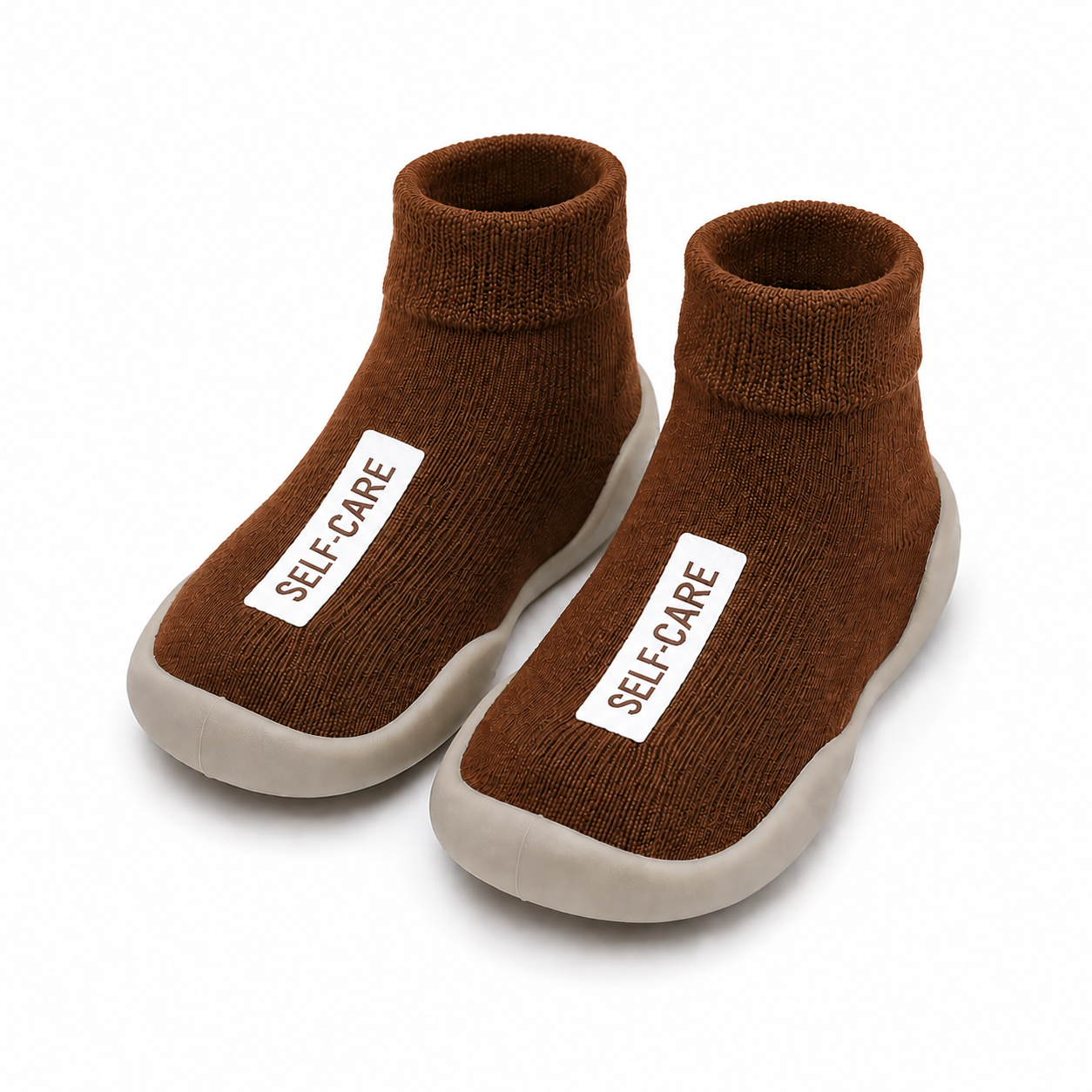 Comodidad, seguridad y estilo en un solo producto. Estas medias con suela antideslizante son perfectas para acompañar los primeros pasos de tu bebé, brindándole mayor estabilidad y protección al caminar dentro de casa.

✨ Material suave y cómodo
✨ Suela flexible y antideslizante
✨ Diseño moderno y liviano
✨ Ideales para bebés y niños pequeños
✨ Fáciles de poner y quitar

Disponibles en varios colores hermosos para combinar con cualquier outfit. 💕